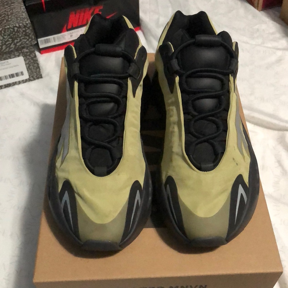 Men Yeezy 700 MNVN